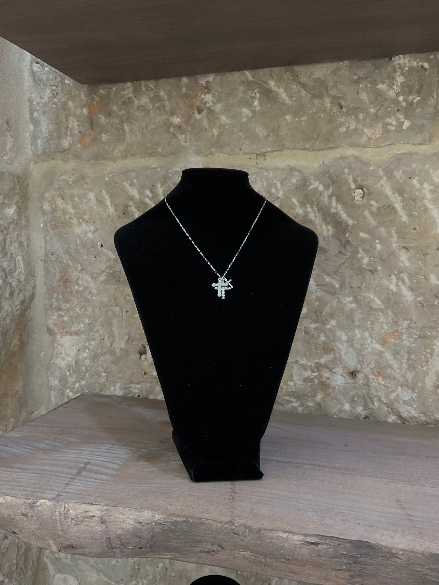 Collar Triple Cruz