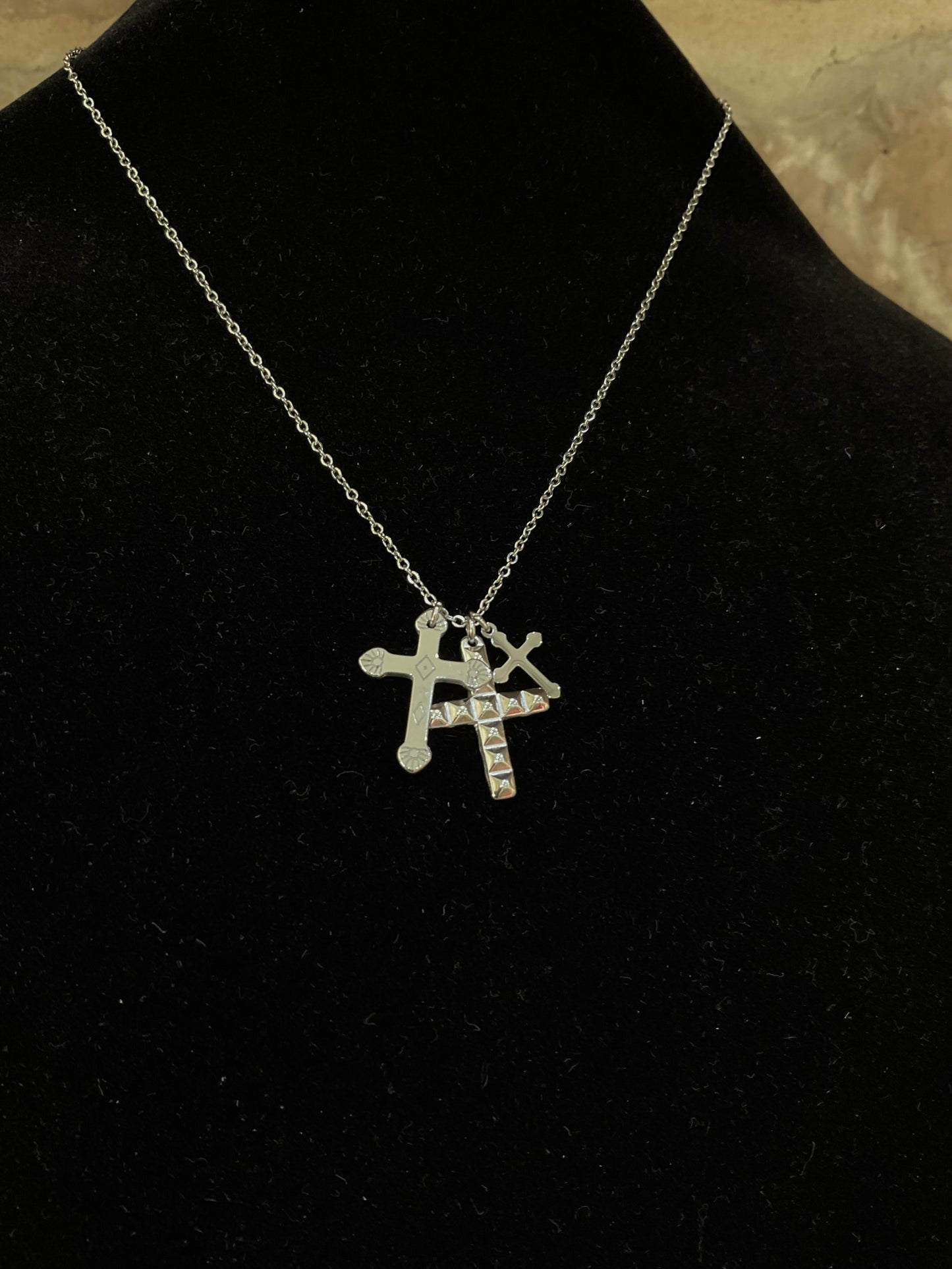 Collar Triple Cruz