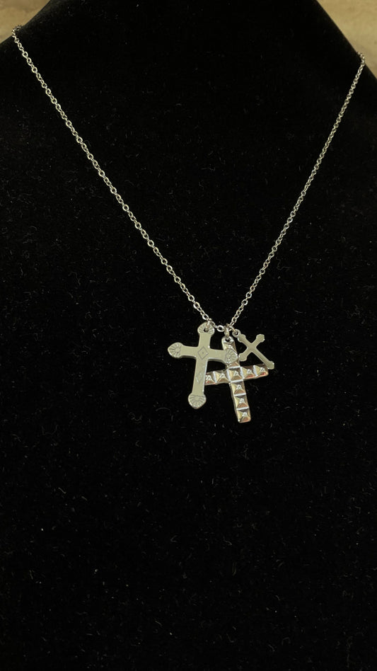 Collar Triple Cruz