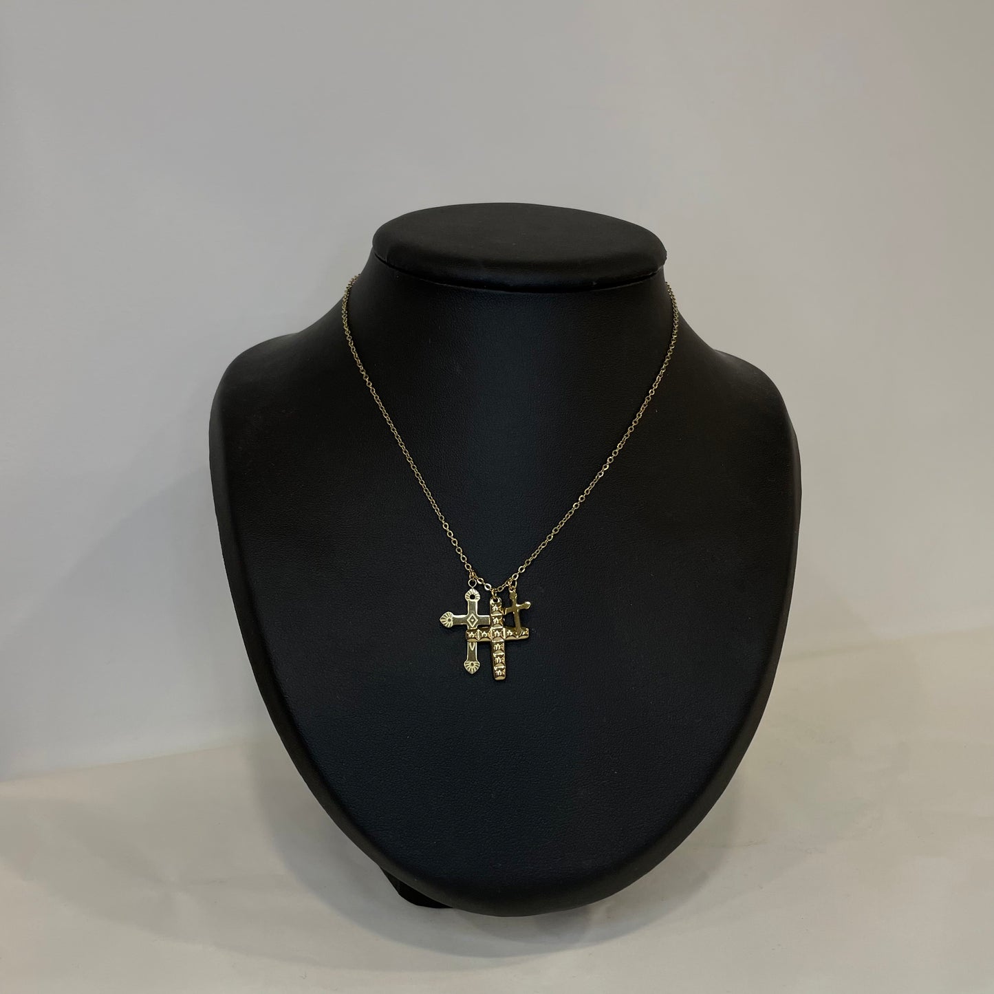 Collar Triple Cruz