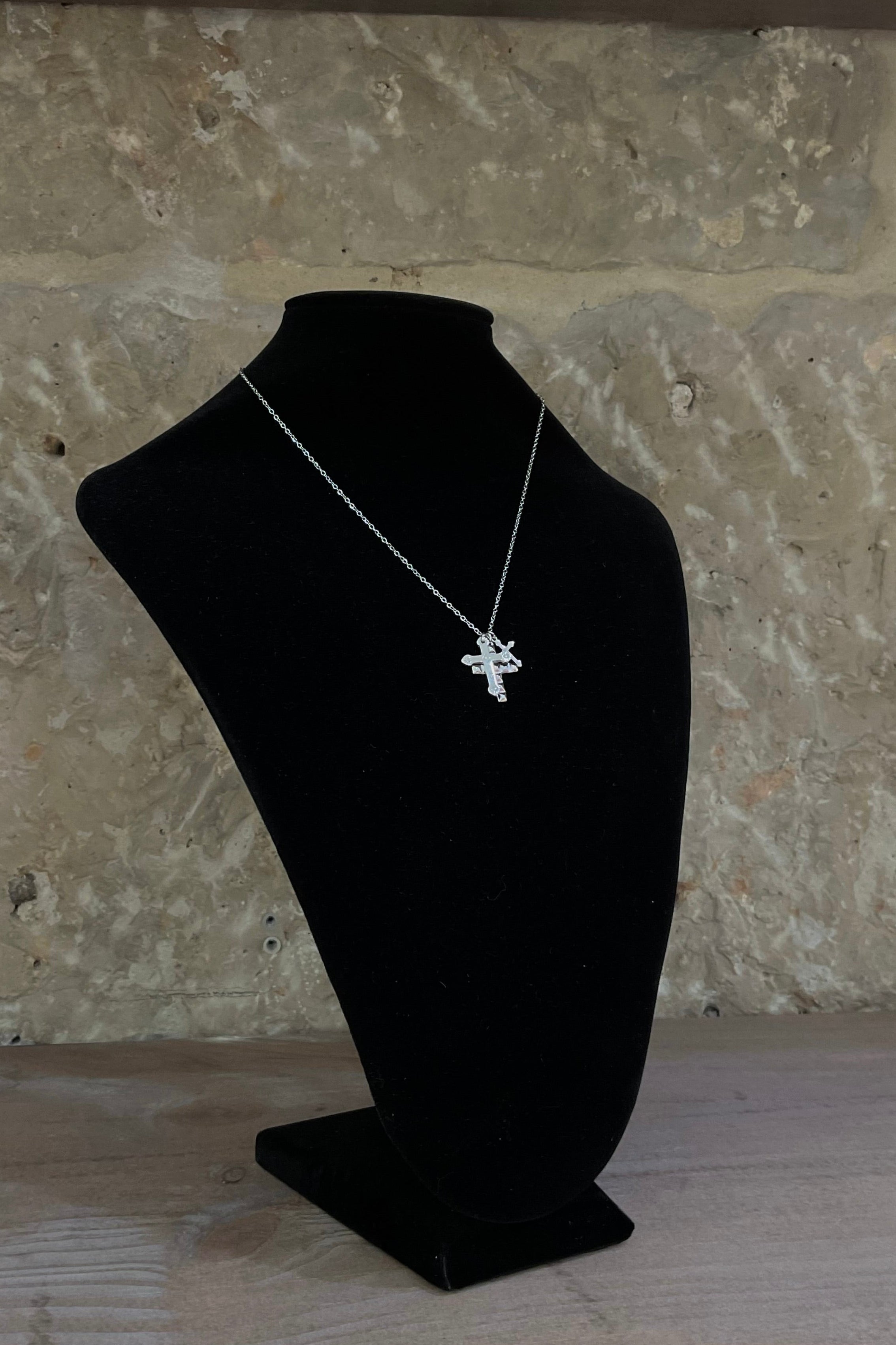Collar Triple Cruz