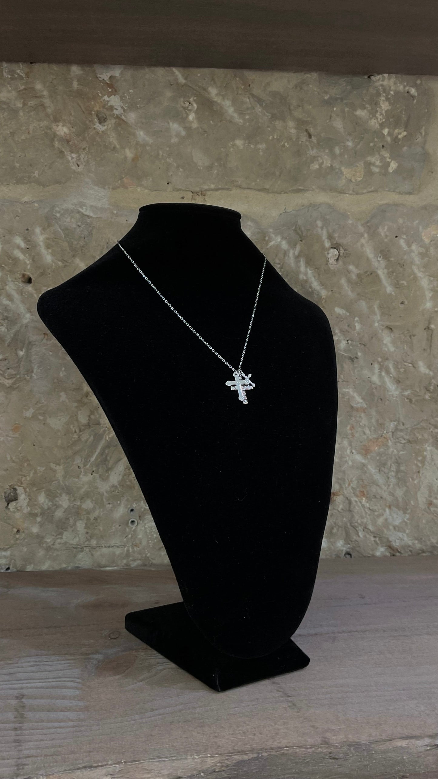 Collar Triple Cruz