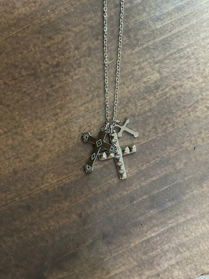 Collar Triple Cruz