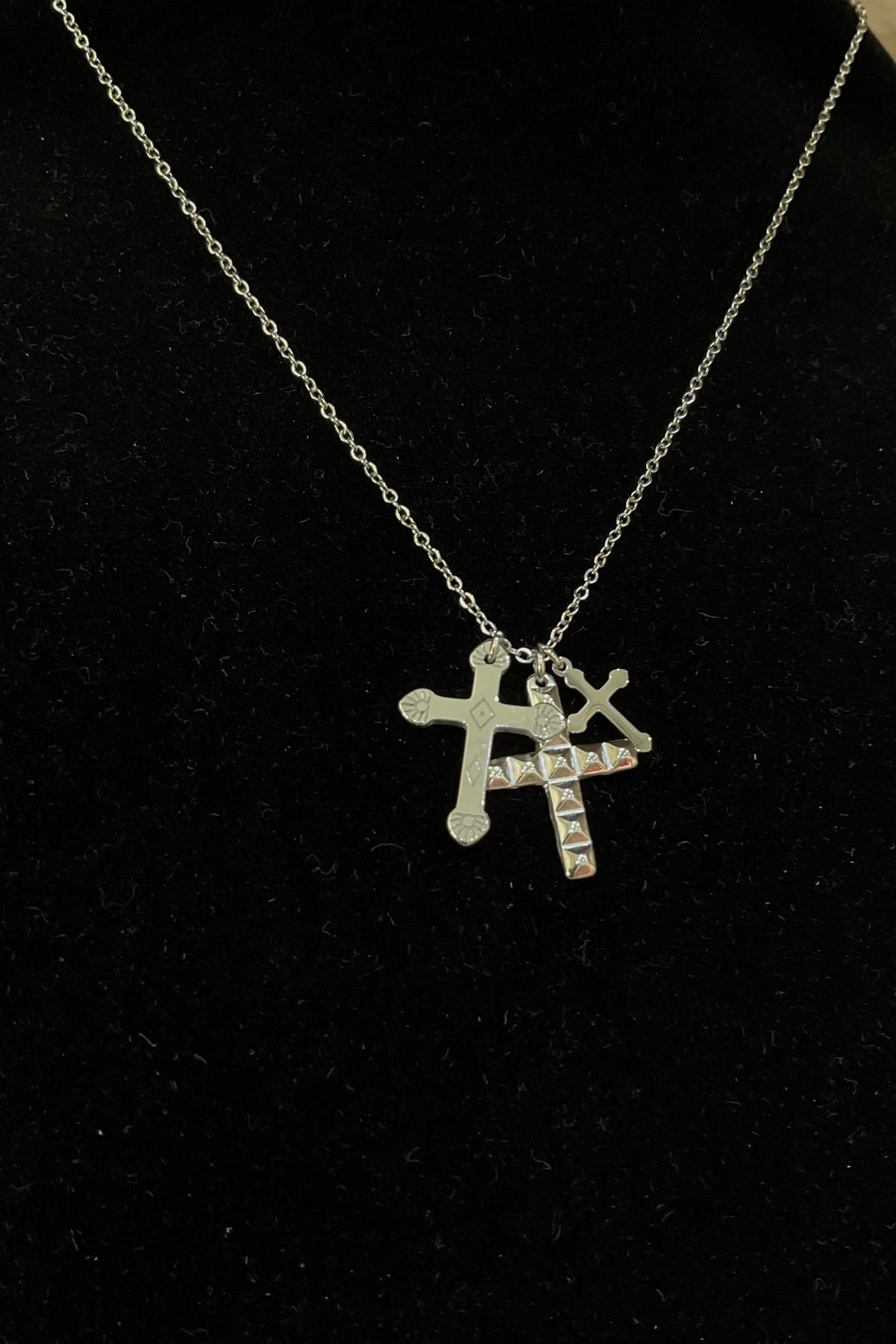 Collar Triple Cruz